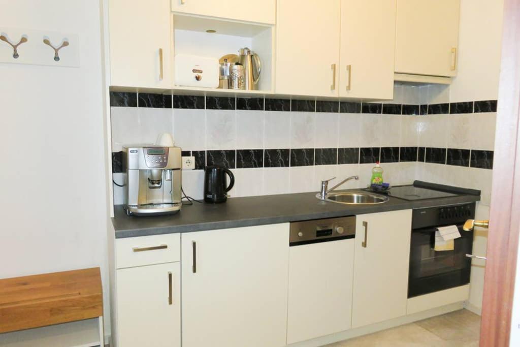 Schonbrunn Apartment Wenen Buitenkant foto