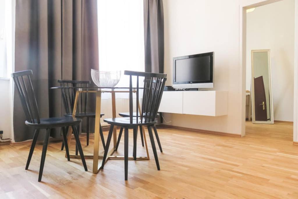 Schonbrunn Apartment Wenen Buitenkant foto